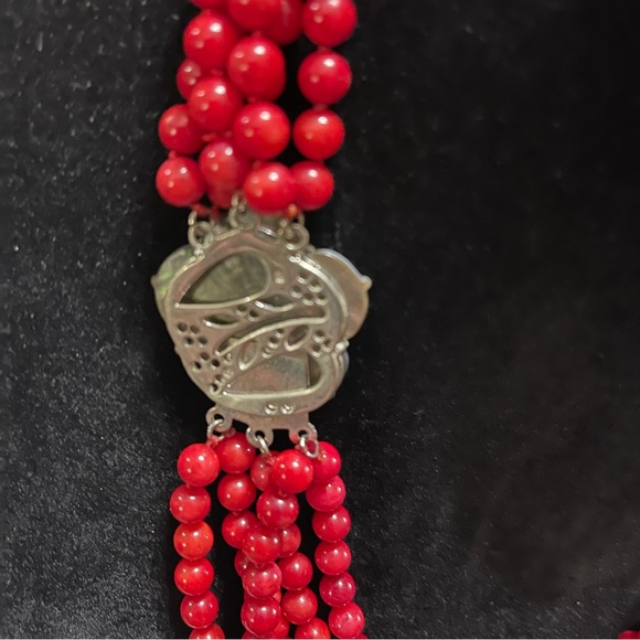 Red Corral Multi Strand Neclace with a mother of pearl flower design - Picture 2 of 4